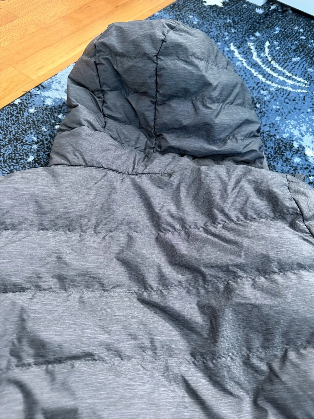 Uniqlo Men's Hooded Puffer Jacket in Gray